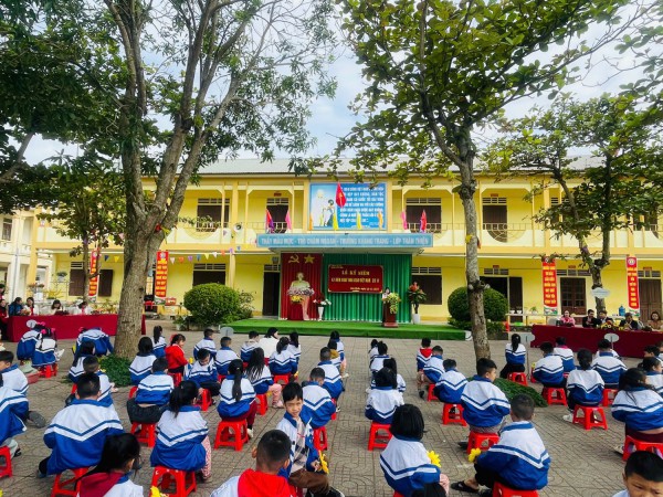 TRƯỜNG TIỂU HỌC TIỂU HỌC DIỄN PHONG VỠ ÒA CẢM XÚC TRONG NGÀY TRI ÂN THẦY CÔ 20/11 - NƠI LÃNH ĐẠO ĐỊA PHƯƠNG VÀ THẾ HỆ HỌC TRÒ CÙNG TÔN VINH NGHỀ CAO QUÝ!